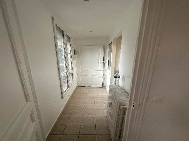 Une image contenant mur, intrieur, pltre, plafond

Le contenu gnr par lIA peut tre incorrect.