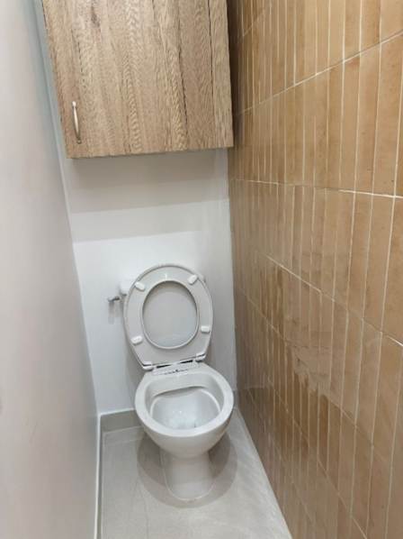 Une image contenant mur, intrieur, salle de bain, Appareil sanitaire

Le contenu gnr par lIA peut tre incorrect.